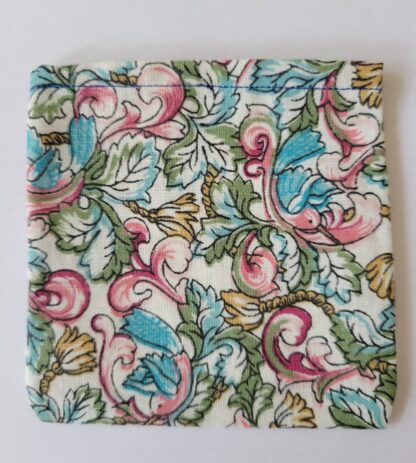 In the Red pouches, In the Red pantiliner pouches, pantiliners, personal hygiene, menstrual product storage pouches, Busy Birdies Studio, vintage floral pantiliner pouches
