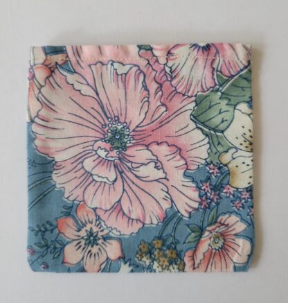 In the Red pouches, In the Red pantiliner pouches, pantiliners, personal hygiene, menstrual product storage pouches, Busy Birdies Studio, blue pink floral pantiliner pouches